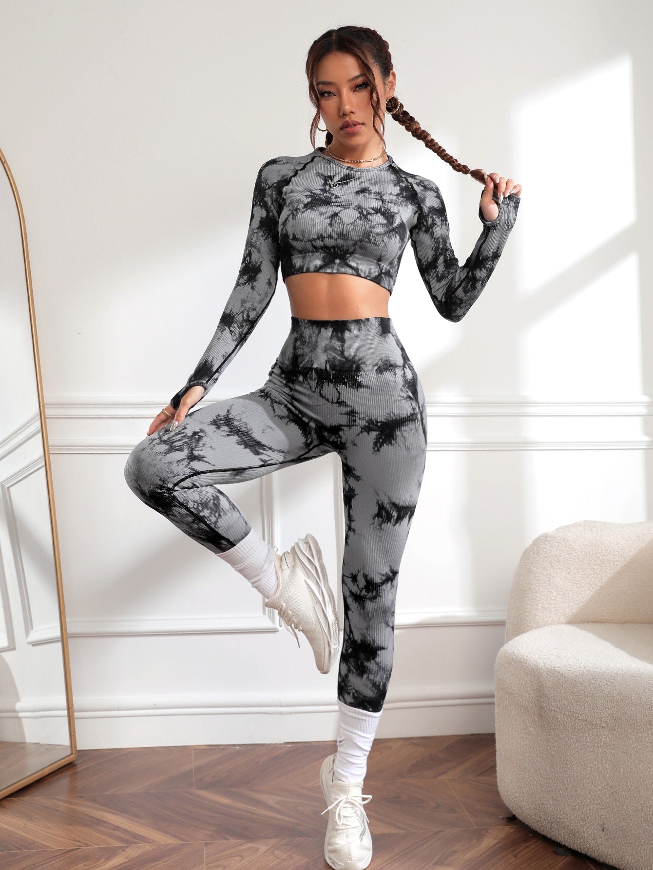 Trendy Tie-Dye Sports Set: Stylish Workout Outfit for Every Fitness Enthusiast