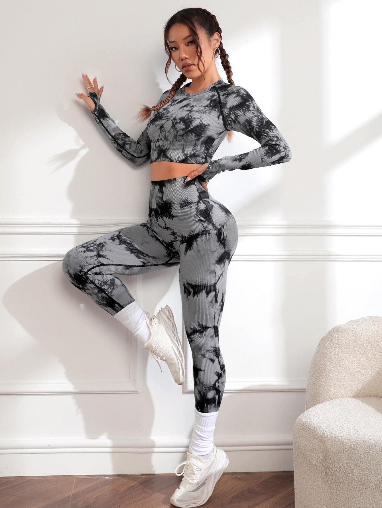 Trendy Tie-Dye Sports Set: Stylish Workout Outfit for Every Fitness Enthusiast