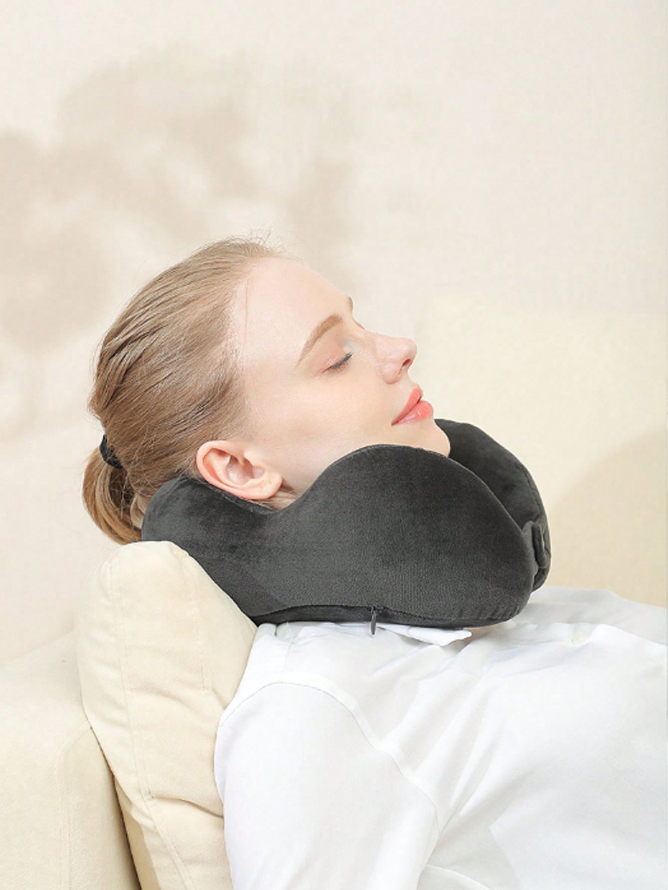 Ultimate Travel Comfort Set: Ergonomic Neck Pillow, Plush Eye Mask, & Soundproof Earplugs for Rest on-the-go!