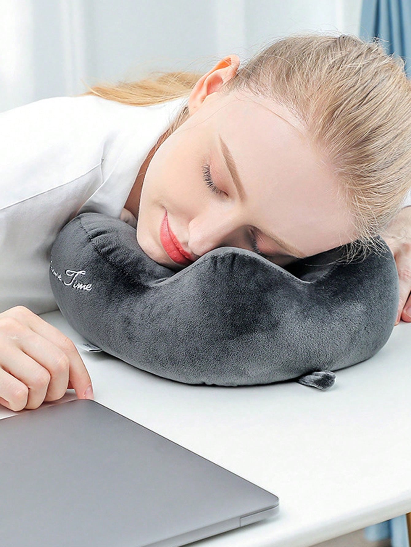 Ultimate Travel Comfort Set: Ergonomic Neck Pillow, Plush Eye Mask, & Soundproof Earplugs for Rest on-the-go!