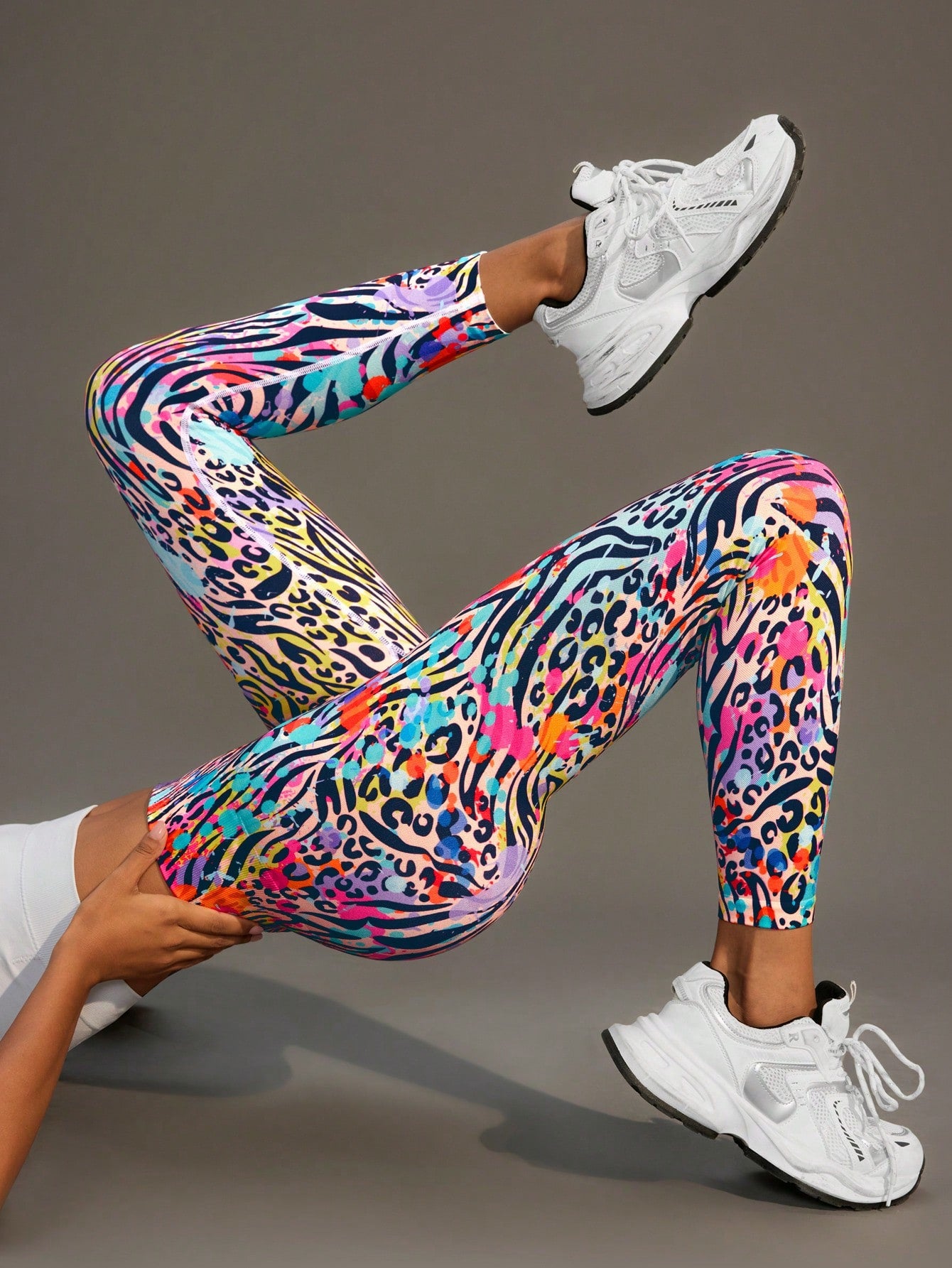 Chic & Comfortable: High-Waisted Seamless Animal Print Leggings