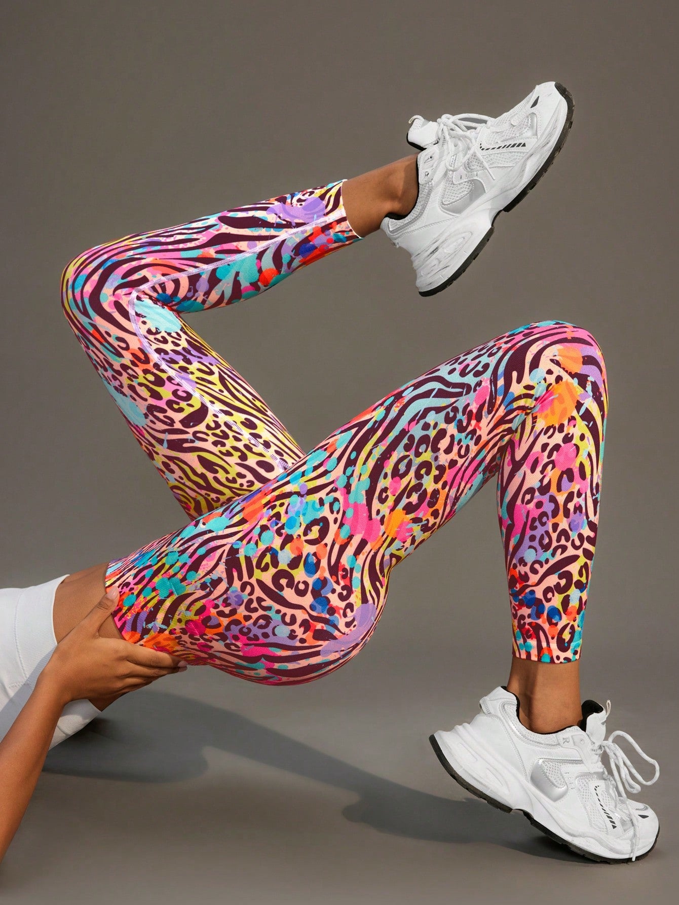 Chic & Comfortable: High-Waisted Seamless Animal Print Leggings