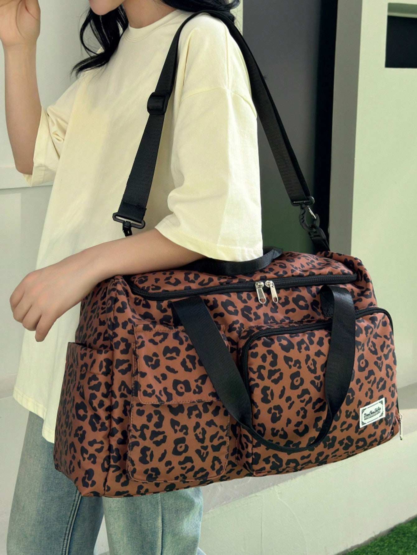 Chic Leopard Print Multi-Purpose Handbag with Separate Shoe Compartment - Ideal for Travel, Gym, and Everyday Use!